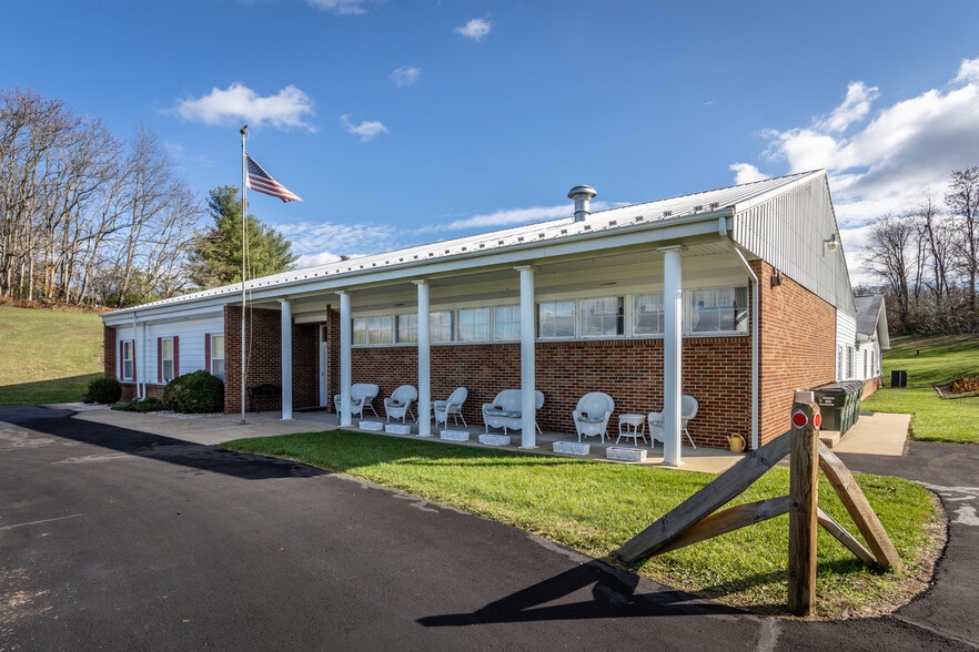 8 Rainbow Ln, Waynesboro, VA for sale - Building Photo - Image 1 of 27