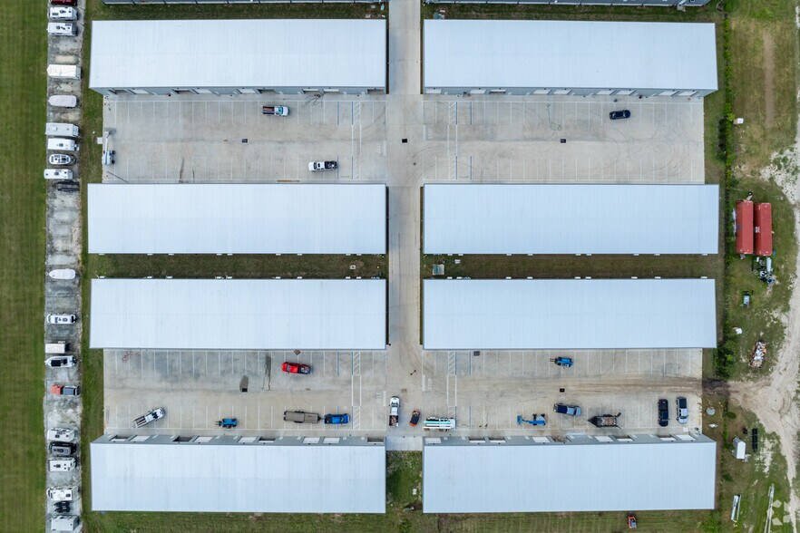 4061 Thomas St, Oxford, FL à louer - Photo du bâtiment - Image 3 de 25