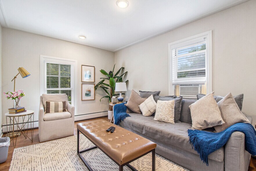 155 N Main St, Clarkston, MI à vendre - Photo du bâtiment - Image 3 de 57