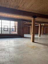 1000 Jackson St, Dubuque, IA for lease Interior Photo- Image 2 of 12