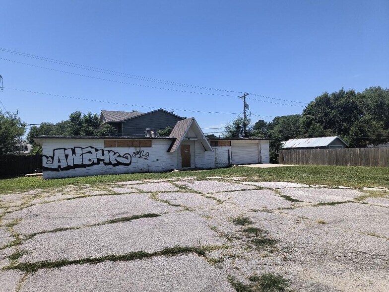1518 E 1st St N, Wichita, KS à vendre - Photo du bâtiment - Image 2 de 6