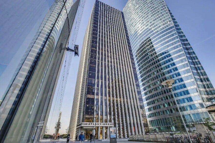 1 Place De La Pyramide, Puteaux à louer - Photo du bâtiment - Image 1 de 23