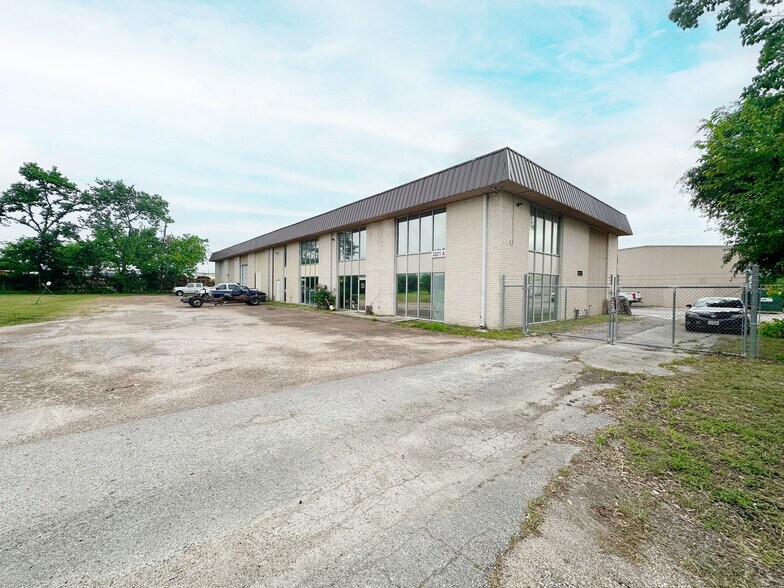 3321-3325 Westside Dr portefeuille de 7 propriétés à vendre sur LoopNet.ca - Photo du bâtiment - Image 3 de 7