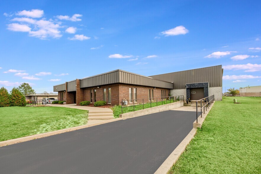 9325 Gulfstream Rd, Frankfort, IL à vendre - Photo du bâtiment - Image 2 de 18