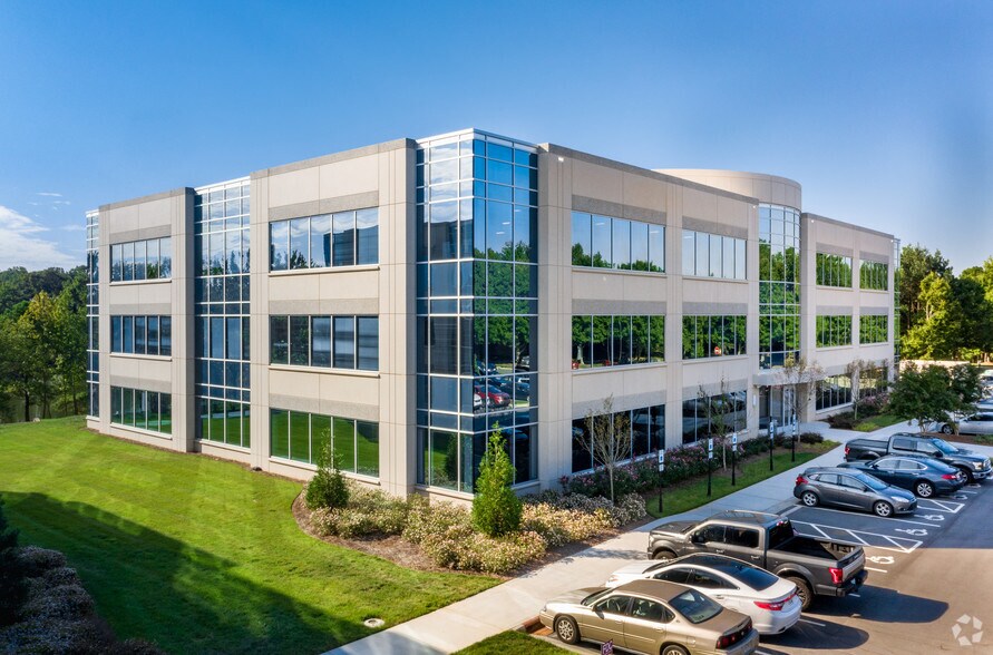 360 Kingsley Park Dr, Fort Mill, SC à louer - Photo du bâtiment - Image 3 de 12