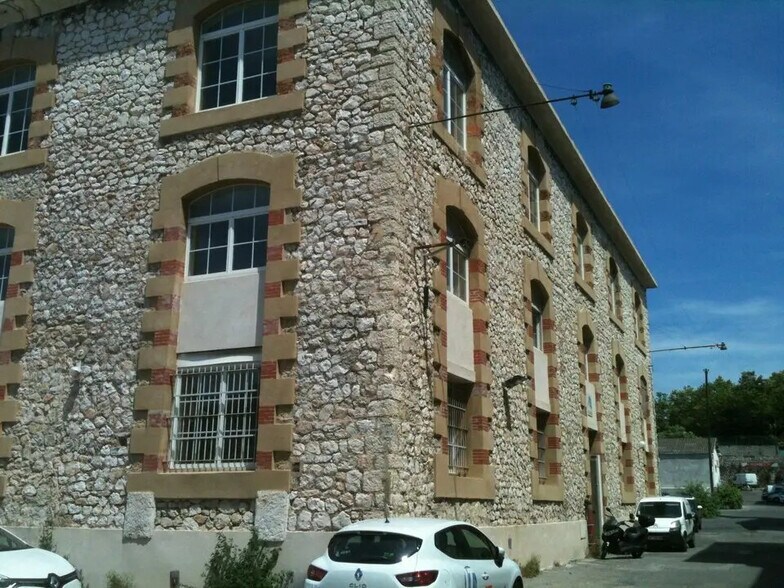 31 Boulevard Charles Moretti, Marseille à louer - Photo du bâtiment - Image 1 de 17