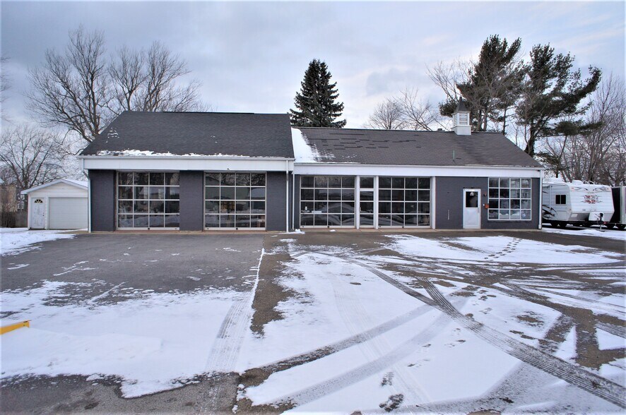 4632 Lake Shore Rd, Hamburg, NY à vendre - Photo du bâtiment - Image 3 de 23