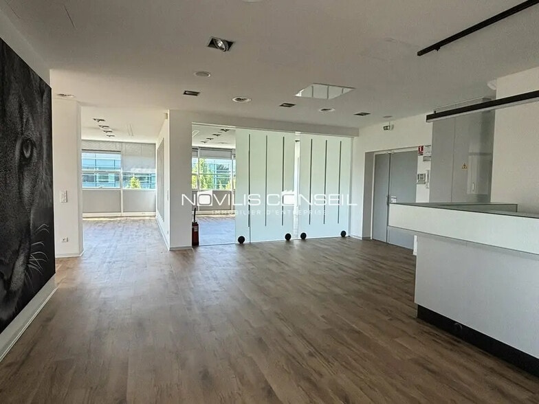 Office in Labège for lease - Interior Photo - Image 1 of 7