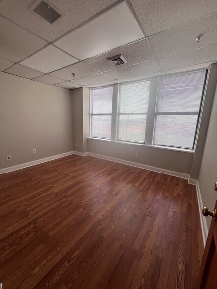 32 Noble St, Newark, NJ for lease - Interior Photo - Image 2 of 20