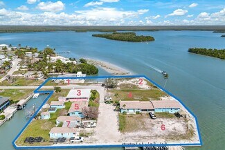 Plus de détails pour 301-305 Pear Tree Ave & 107, 108, 109, 110, 111 East Ct., Goodland, FL - Terrain à vendre