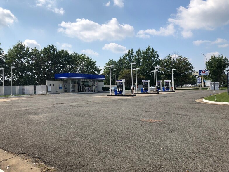 8250 Sudley Rd, Manassas, VA à louer - Photo du bâtiment - Image 2 de 4