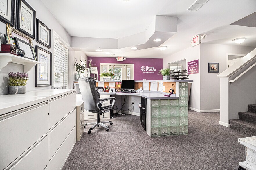 16013 Middlebelt Rd, Livonia, MI à vendre - Photo du bâtiment - Image 3 de 10