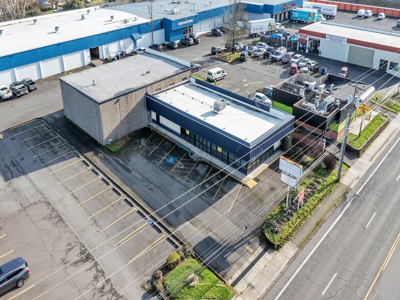 390 Lancaster Dr NE, Salem, OR à vendre - Photo du bâtiment - Image 2 de 5