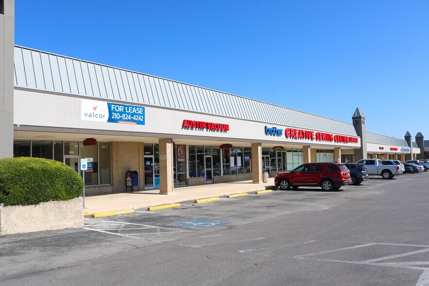 11743-11823 West Ave, San Antonio, TX à louer - Photo du bâtiment - Image 2 de 6