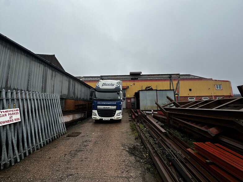 Dudley Central-Trading Est Shaw Rd, Dudley à louer - Photo du bâtiment - Image 3 de 9