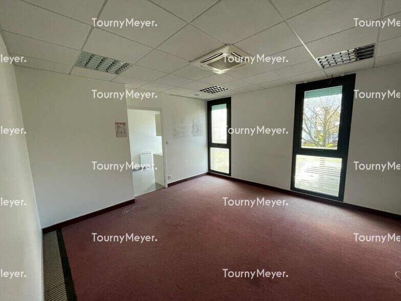 Retail in Rennes for lease - Interior Photo - Image 3 of 9