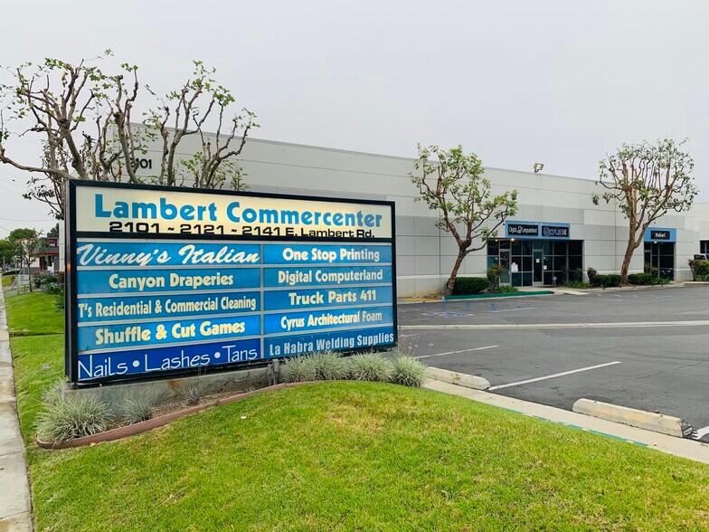 2101 E Lambert Rd, La Habra, CA à louer - Photo du bâtiment - Image 2 de 4