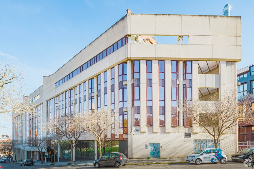 Calle de Medea, 4, Madrid, Madrid for sale - Building Photo - Image 3 of 4