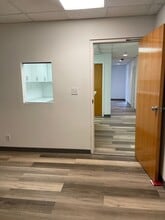 400 Arthur Godfrey Rd, Miami Beach, FL for lease Interior Photo- Image 2 of 4