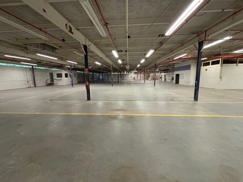 72 Northwest Dr, Plainville, CT for sale - Building Photo - Image 2 of 9