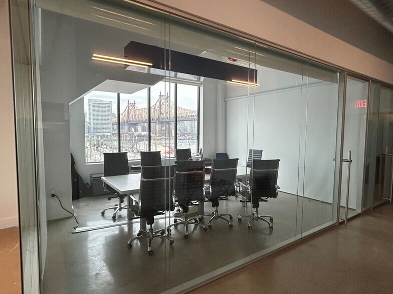 4310 9th St, Long Island City, NY à louer - Photo du bâtiment - Image 3 de 7