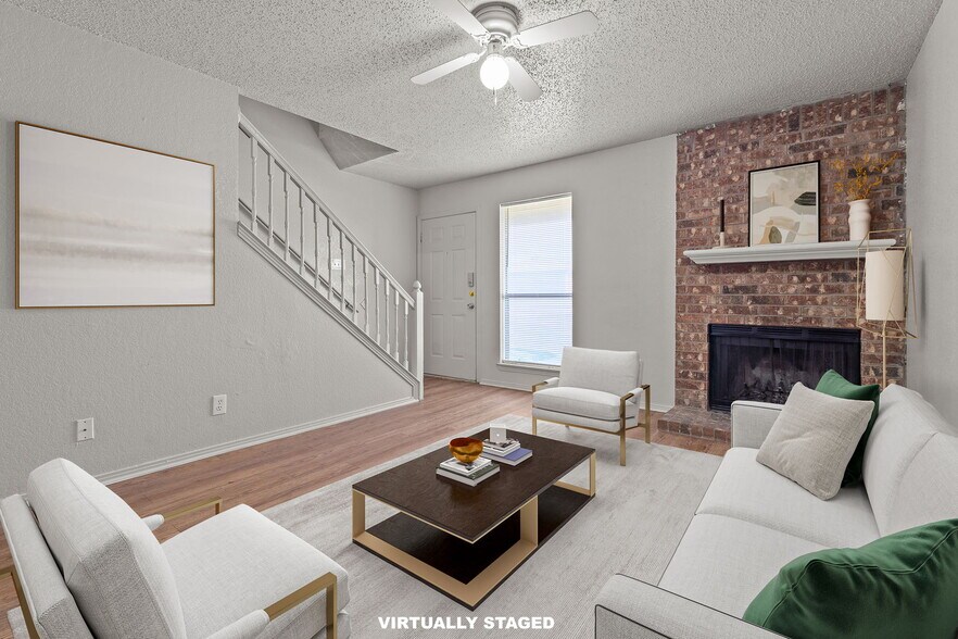 5841 Shadydell Dr, Fort Worth, TX à vendre - Photo du bâtiment - Image 2 de 29