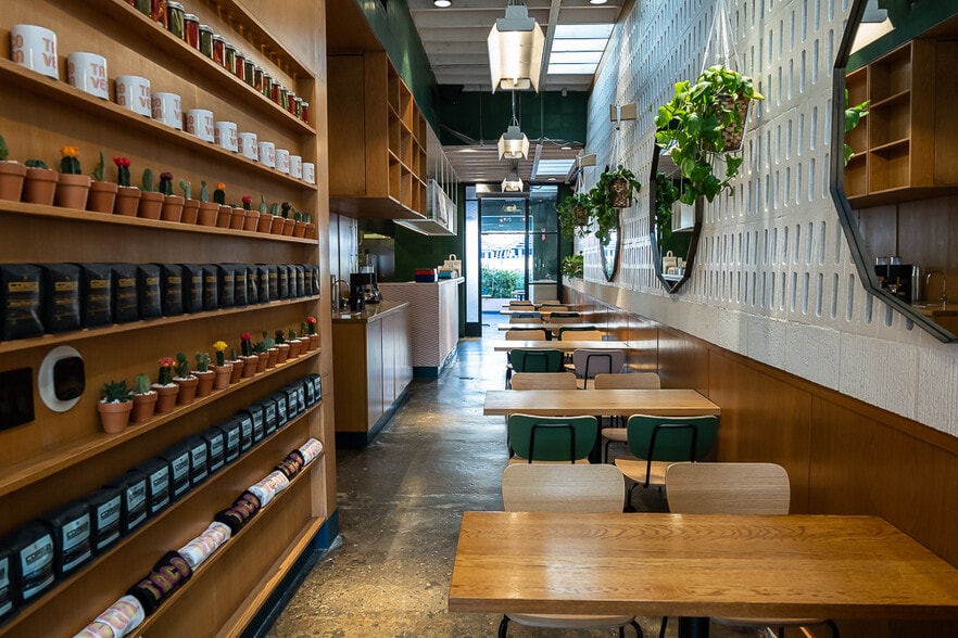 452-456 N Fairfax Ave, Los Angeles, CA for lease - Interior Photo - Image 3 of 11