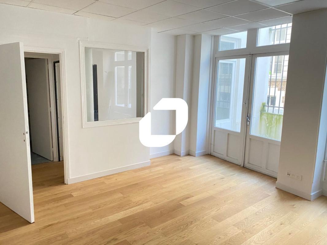 147 Rue Du Faubourg Poissonnière, Paris for sale Interior Photo- Image 1 of 7