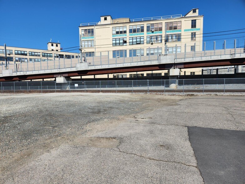 51 McGrath Highway, Somerville, MA for lease - Building Photo - Image 2 of 4