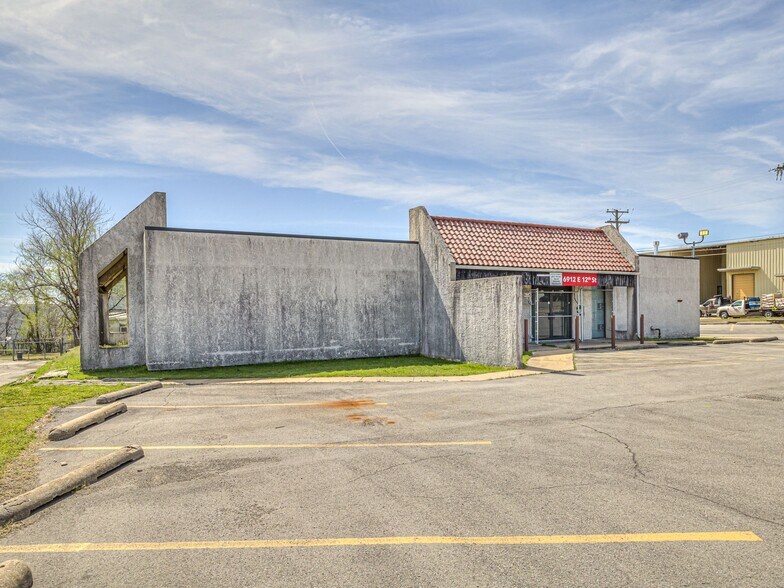 6912 E 12th St, Tulsa, OK à vendre - Photo du bâtiment - Image 3 de 6