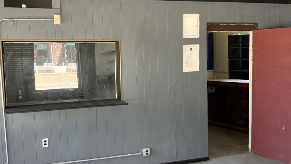 64 Main & Highway 64B, Crawfordsville, AR à vendre - Photo intérieure - Image 3 de 4