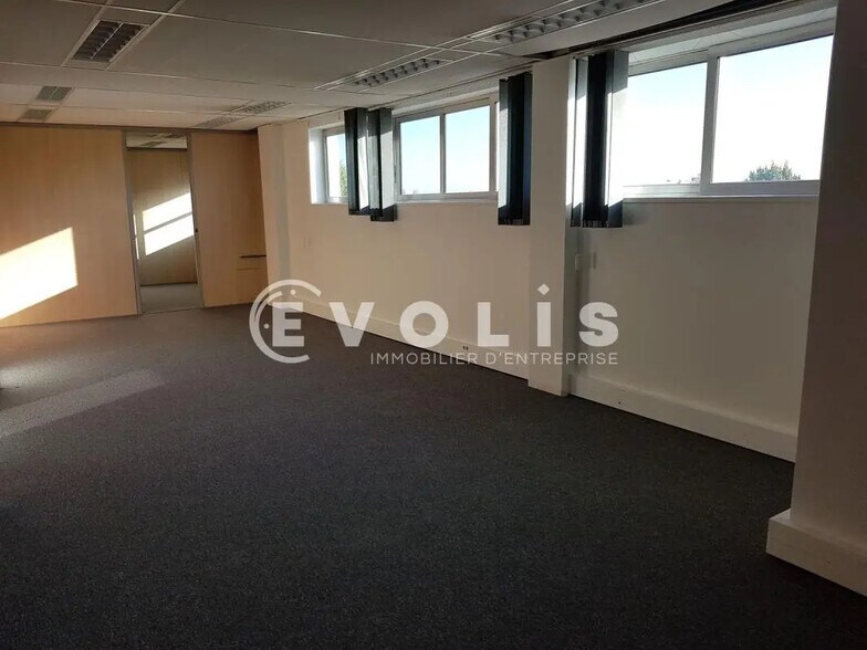 Office in Champigny-sur-Marne for lease - Interior Photo - Image 3 of 13