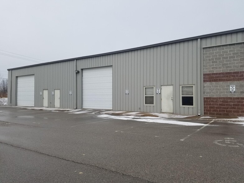 819-821 Midpoint Dr, O'Fallon, MO for sale - Building Photo - Image 3 of 11