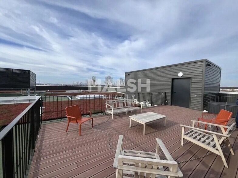 Flex in Saint-Priest for lease - Building Photo - Image 3 of 36