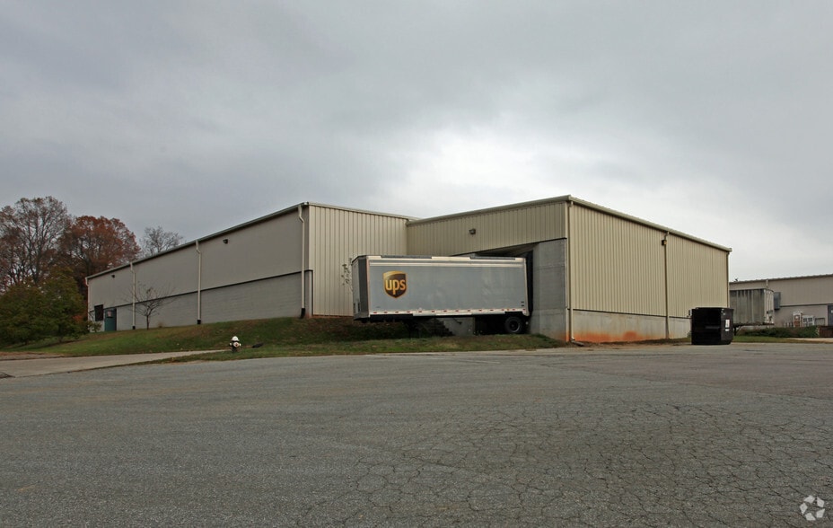 7609 Canoe Rd, Greensboro, NC for sale - Building Photo - Image 2 of 12