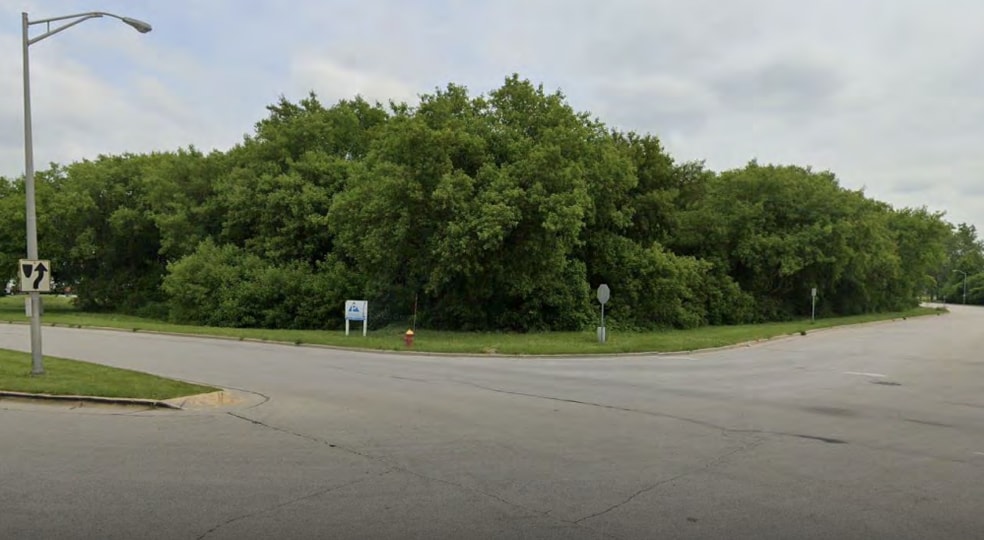 1990 W Ridgeview Dr, Oak Creek, WI for sale - Primary Photo - Image 1 of 3