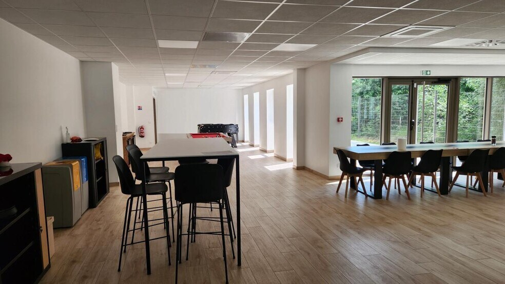 Office in Croissy-Beaubourg for lease - Interior Photo - Image 3 of 6