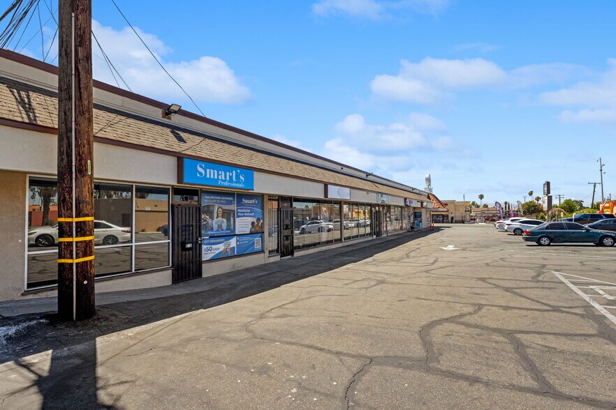 200-216 E Highland Ave, San Bernardino, CA à louer - Photo du bâtiment - Image 3 de 31