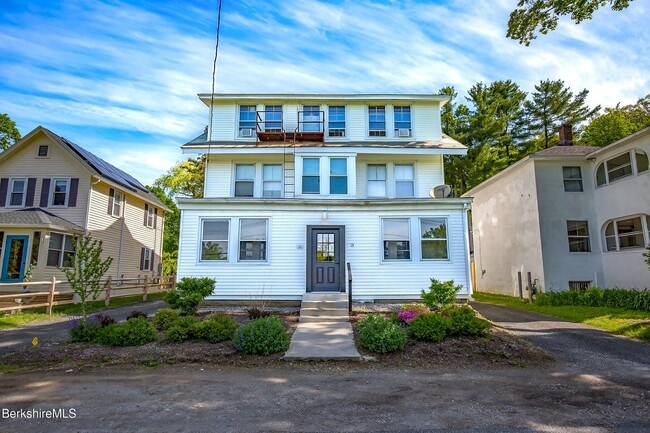 Plus de détails pour 13 Park St, Stockbridge, MA - Multi-résidentiel à vendre