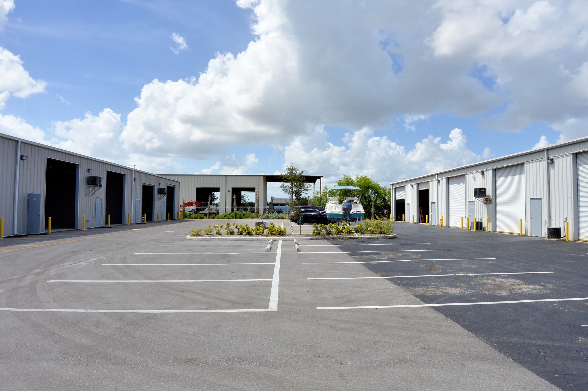 1681-1687 Benchmark Ave, Fort Myers, FL for lease Primary Photo- Image 1 of 33