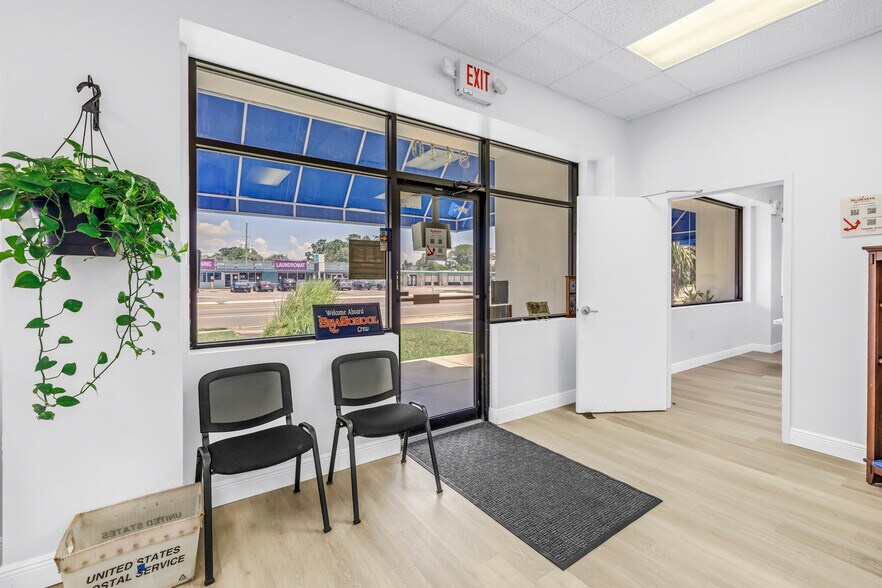 8440 4th St N, Saint Petersburg, FL à louer - Photo du bâtiment - Image 3 de 31