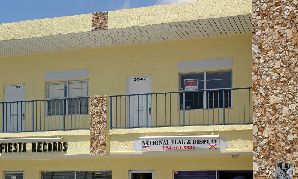 3809-3847 N Andrews Ave, Fort Lauderdale, FL à louer - Photo du bâtiment - Image 3 de 12