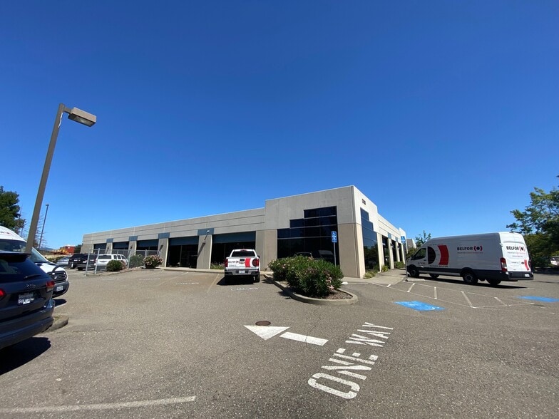 5793 Skylane Blvd, Windsor, CA à vendre - Photo du bâtiment - Image 2 de 9