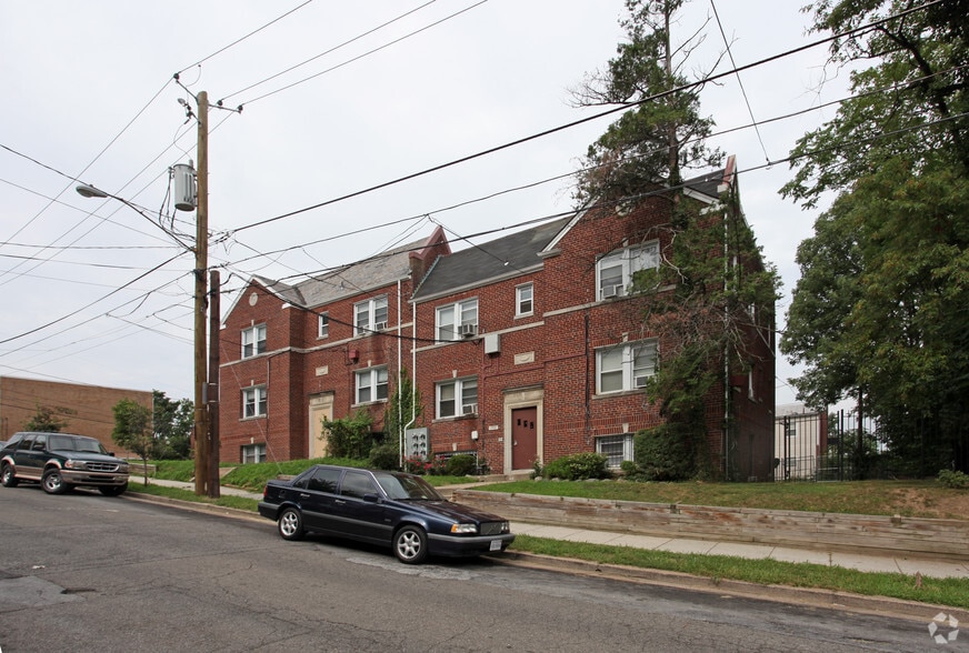 1725 29th St SE, Washington, DC for sale - Primary Photo - Image 1 of 2