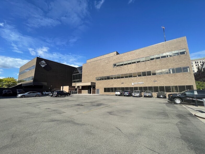 100 S Salina St, Syracuse, NY à louer - Photo du bâtiment - Image 2 de 13