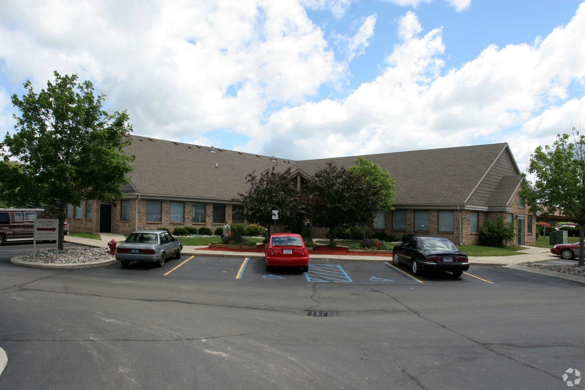 2035 W Lake Lansing Rd, East Lansing, MI for lease Building Photo- Image 1 of 8