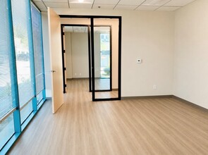980 Enchanted Way, Simi Valley, CA for lease Interior Photo- Image 1 of 5