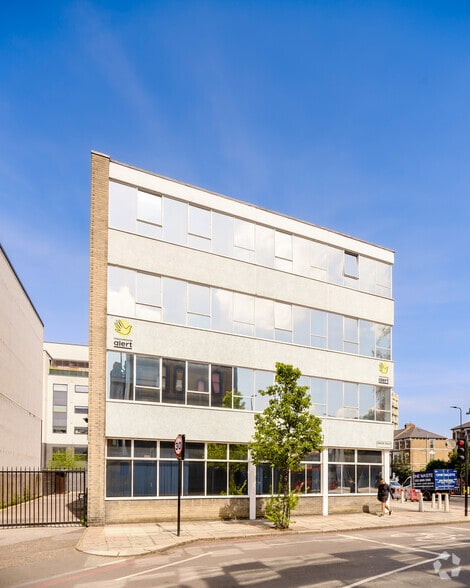 346 Clapham Rd, London for lease - Building Photo - Image 2 of 5