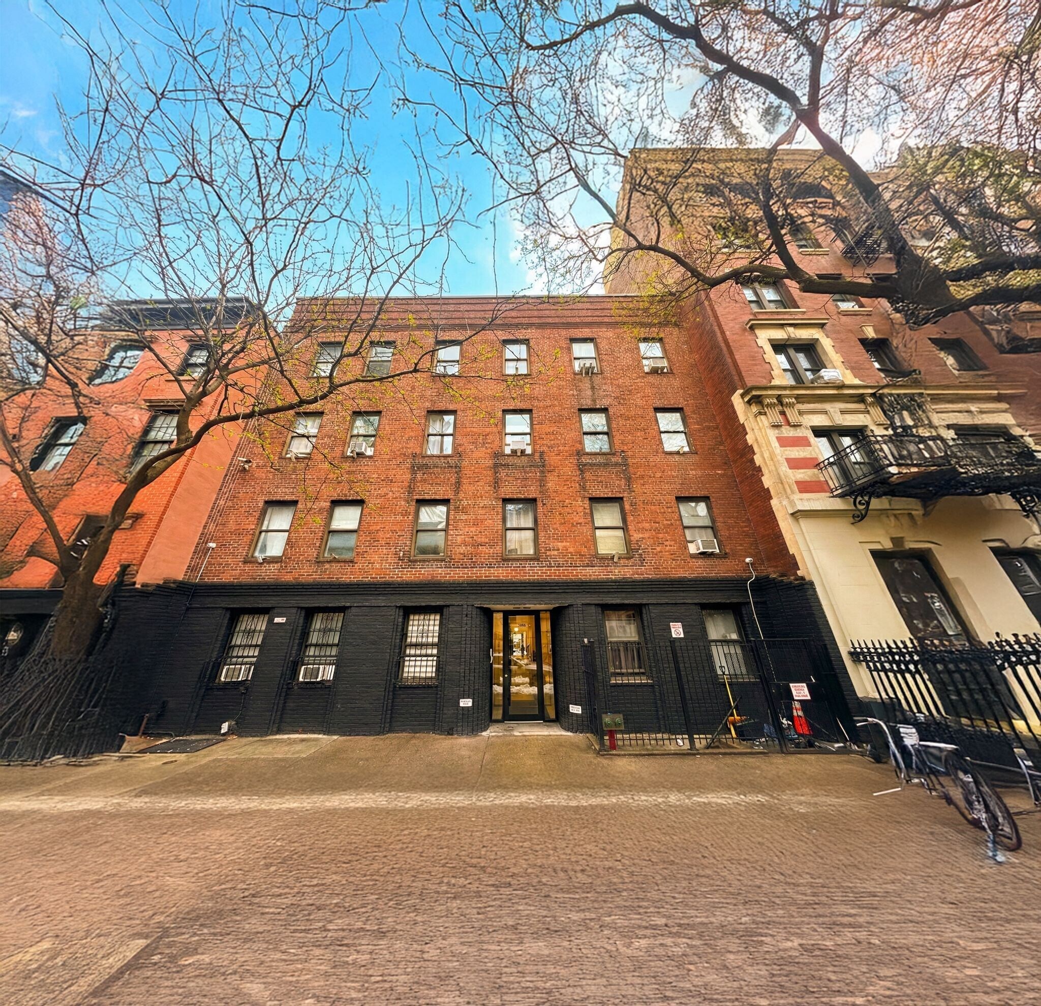 206 W 21st St, New York, NY à vendre Photo du bâtiment- Image 1 de 11