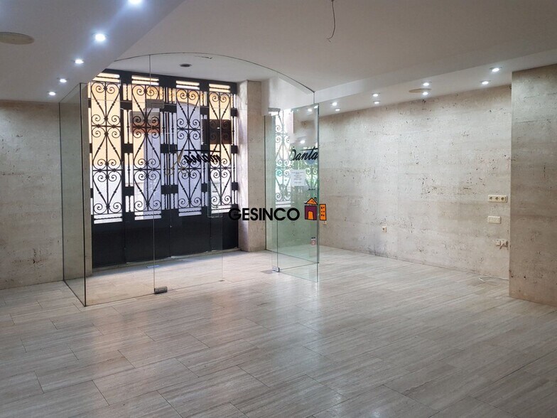 Retail in València for lease - Building Photo - Image 2 of 7